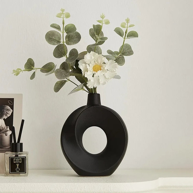 Vase noir moderne arrondi