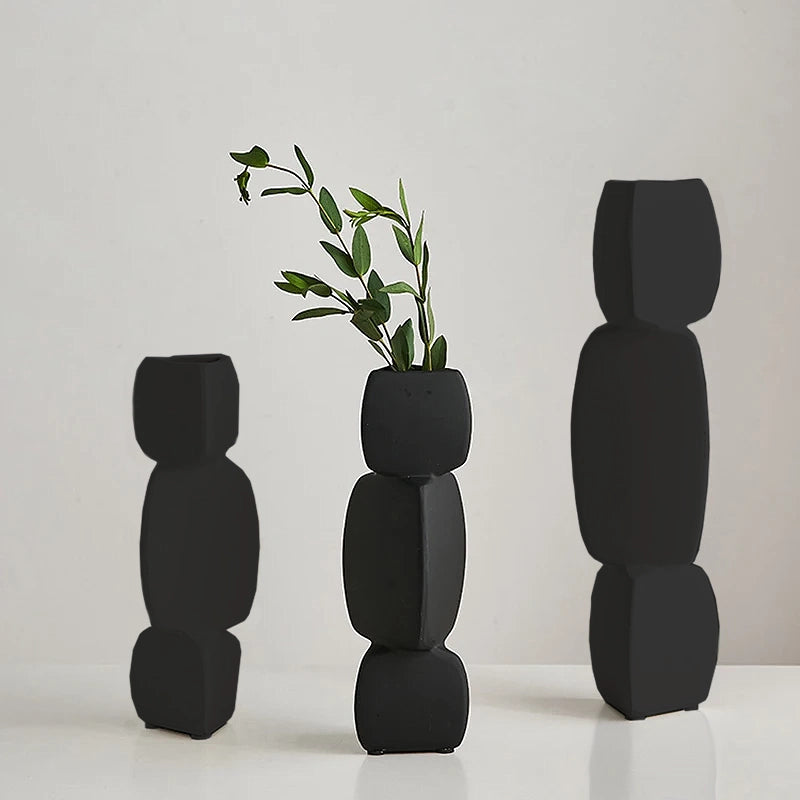 Vase noir haut géométrique