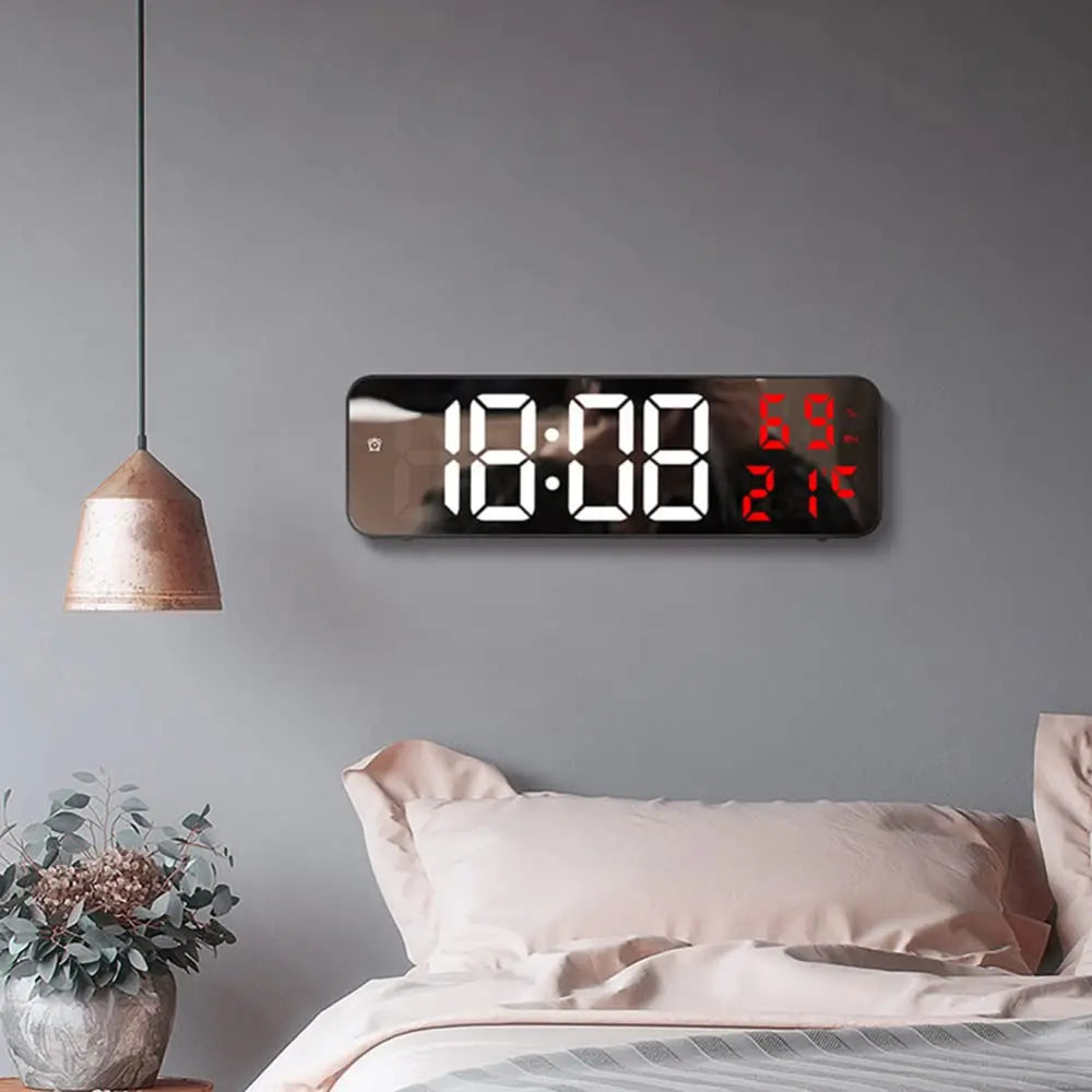 Horloge murale digitale pour salon rouge