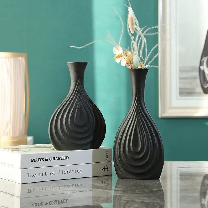 Vase noir céramique haut