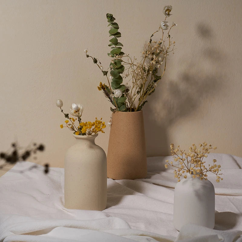 Vase moderne simple couleur chaude