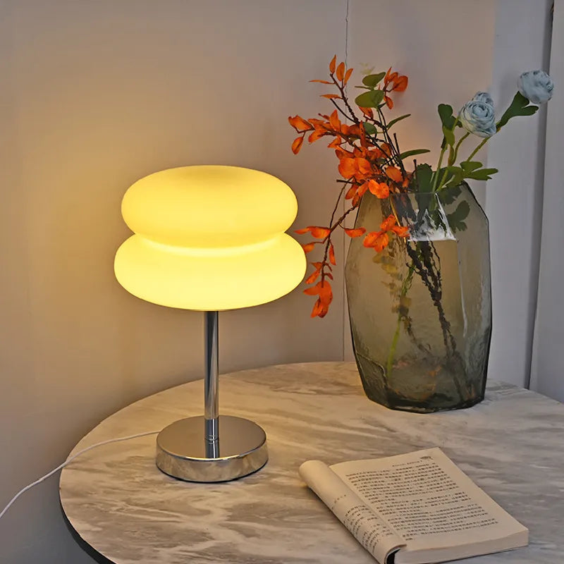 Lampe de table chaleureuse en métal chromé