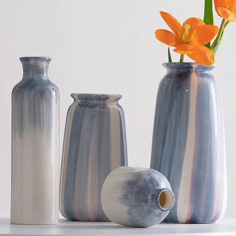 Vase bleu et blanc moderne