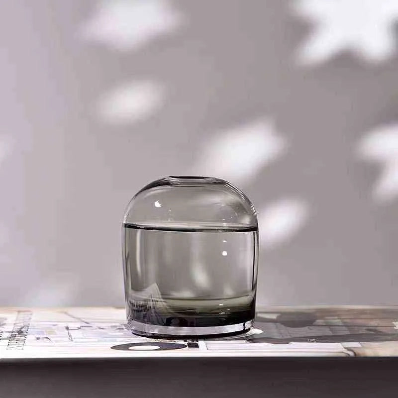 Vase noir transparent