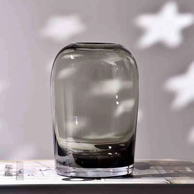 Vase noir transparent