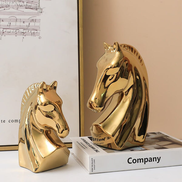 Statue cheval en or