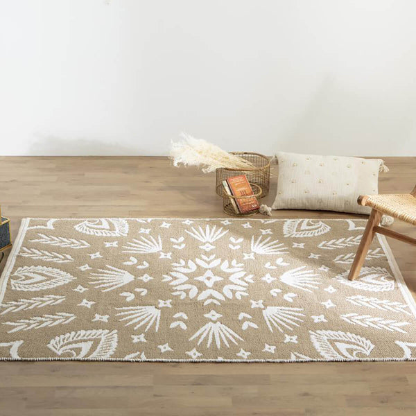 Tapis beige et marron forme